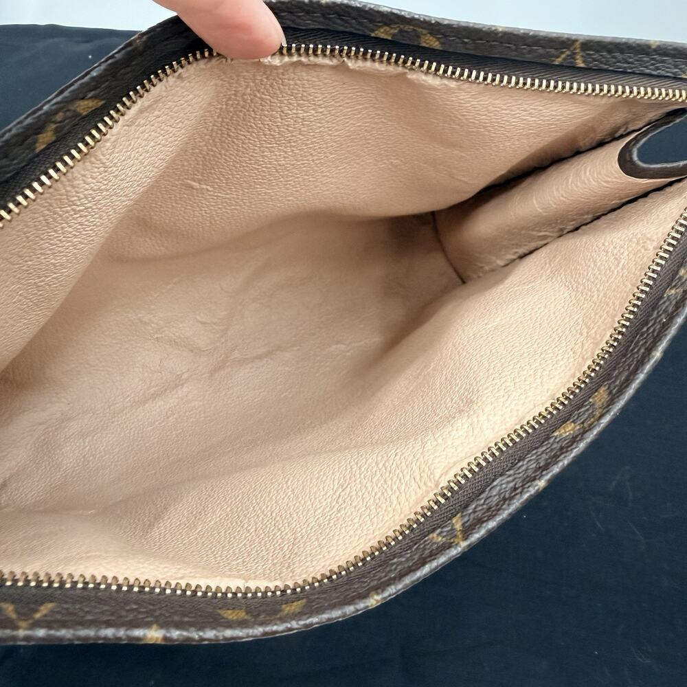 Authentic Louis Vuitton Monogram TOILETRY POUCH 26 - Picture 10 of 15
